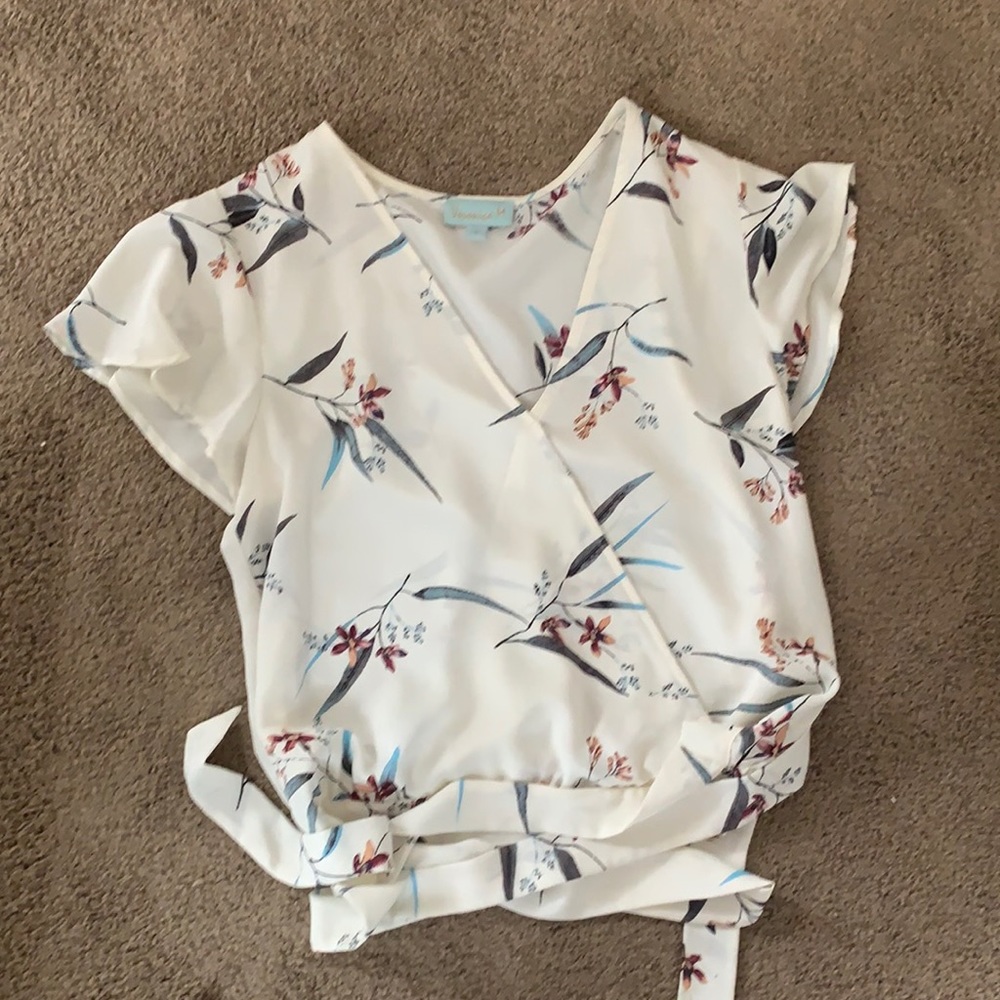 Veronica m tie front or back close . Cream with floral print. V neck. Size small